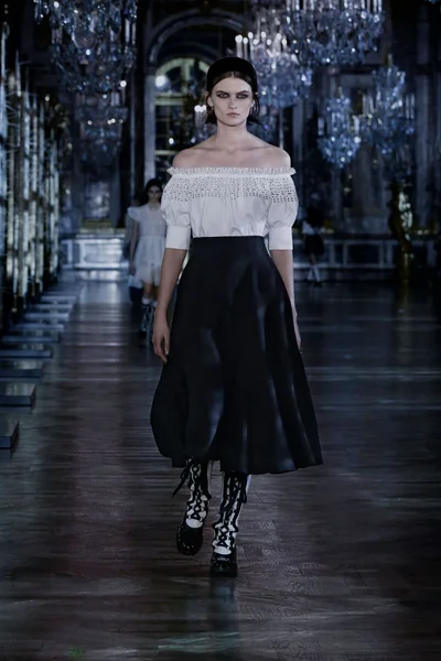 Look 17
